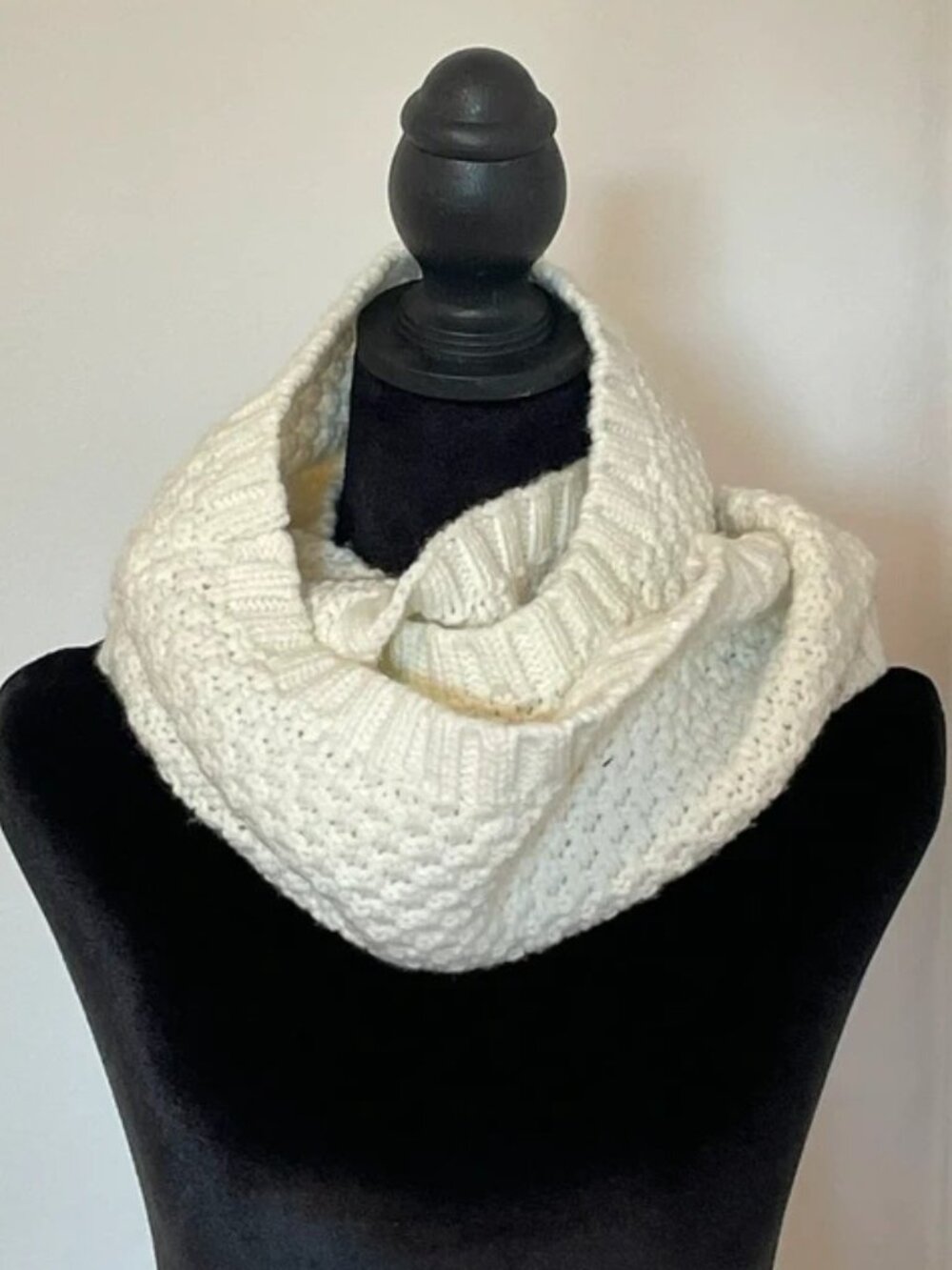 H&M Women’s Cream White Chunky Knit Infinity Scarf Snood